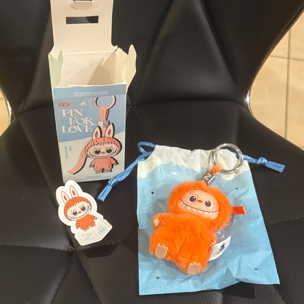 LABUBU pin for love POP MART -orange z